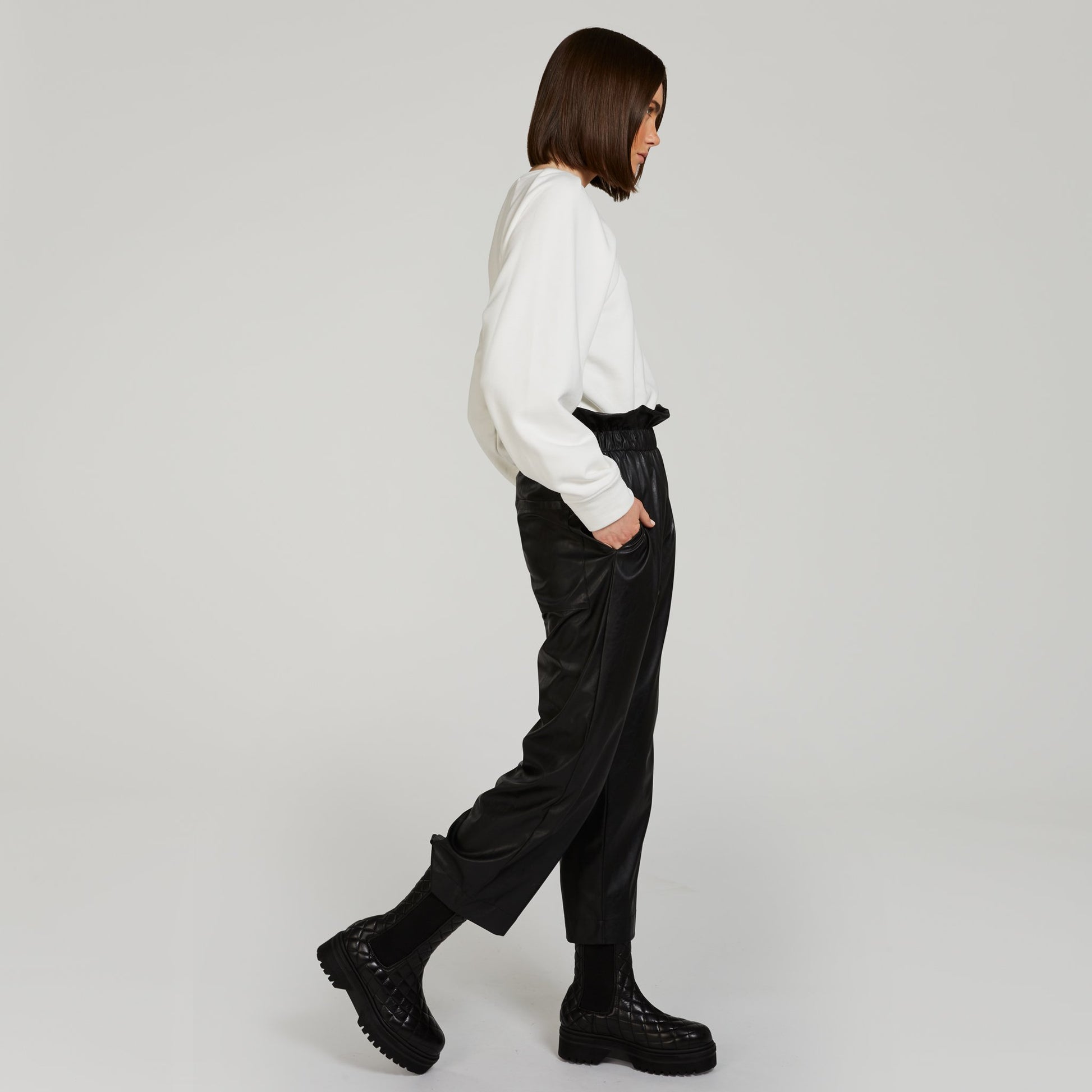 Faux leather ankle pants - Maska Mode