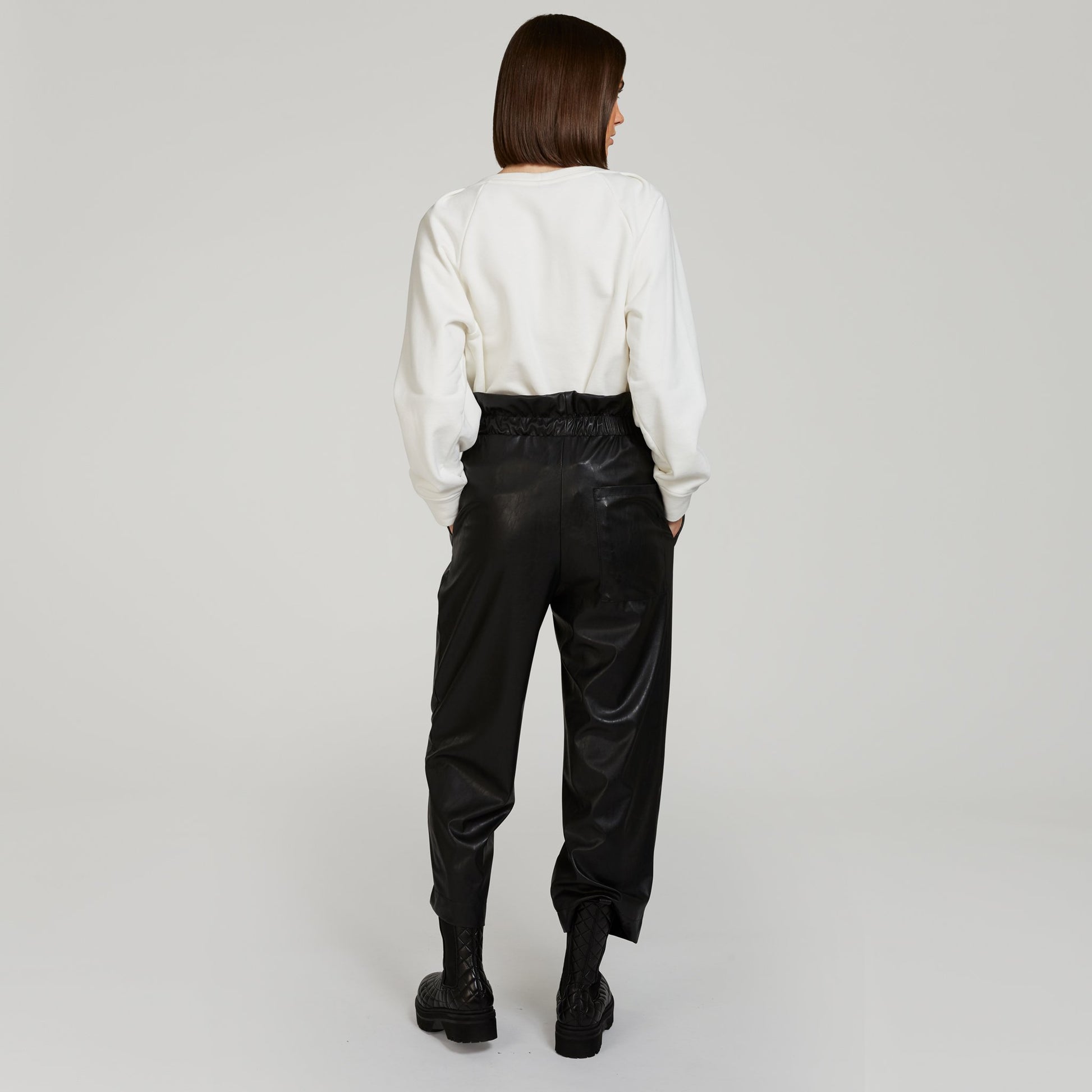 Faux leather ankle pants - Maska Mode